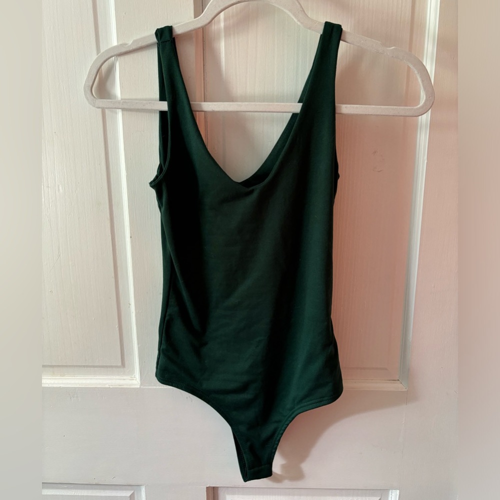 sincerely jules green scoop neck body suit (S)